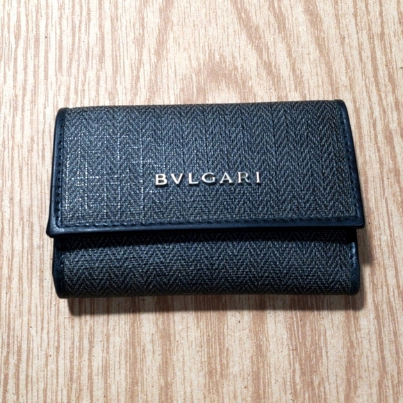 Genuine BVLGARI 6-Key Holder Case with Box - Excellent Condition, 4 x 2.75-in - Picture 3 of 10